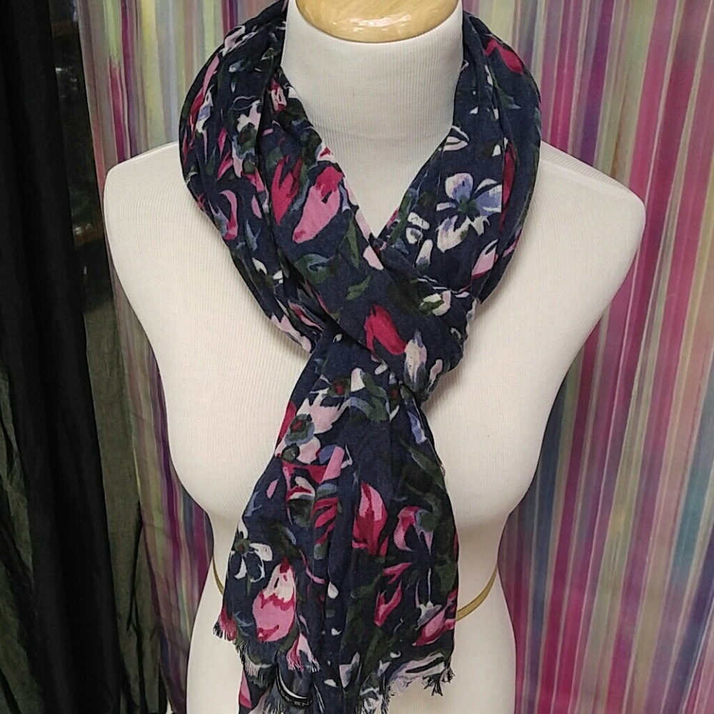 Flowered scarf